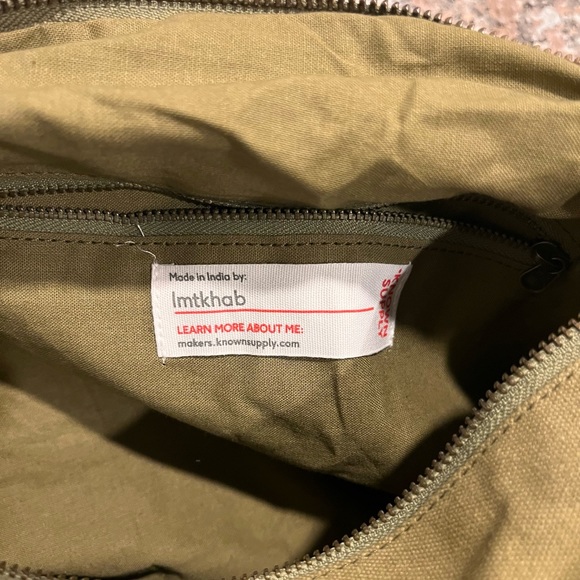 Green Canvas Weekender Duffle Bag (New) (Army green with/white handles) - Picture 2 of 3